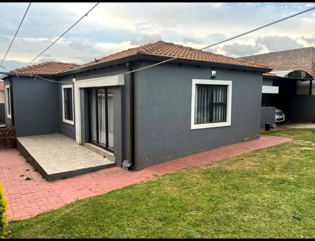 3 BEDROOM HOUSE FOR SALE IN EMDENI